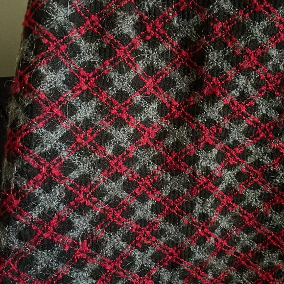 Byer California Brand.  Size 5.  Plaid pattern. Maroon, black, gray - Picture 3 of 11